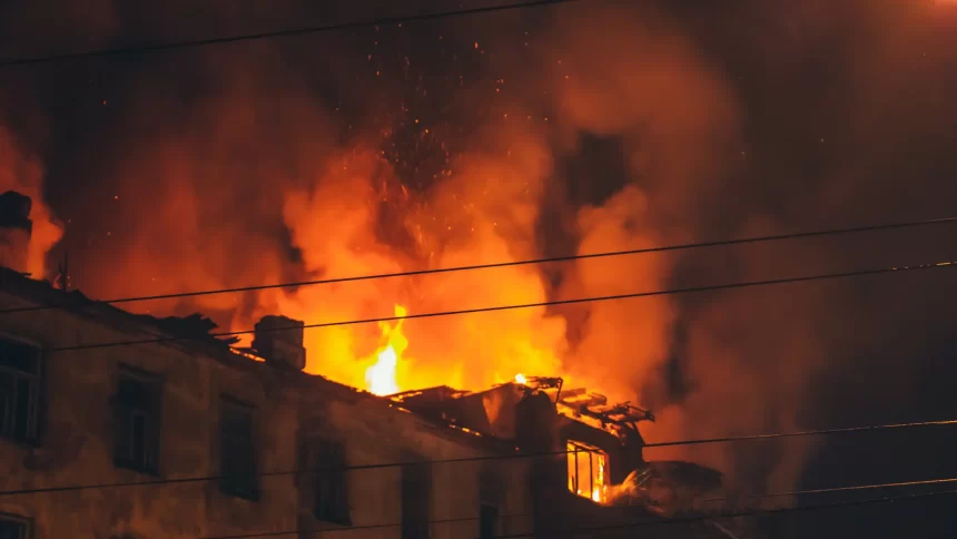 A massive fire wreaked havoc in Prem Nagar, tragic death of four people of a family due to fire in a house.